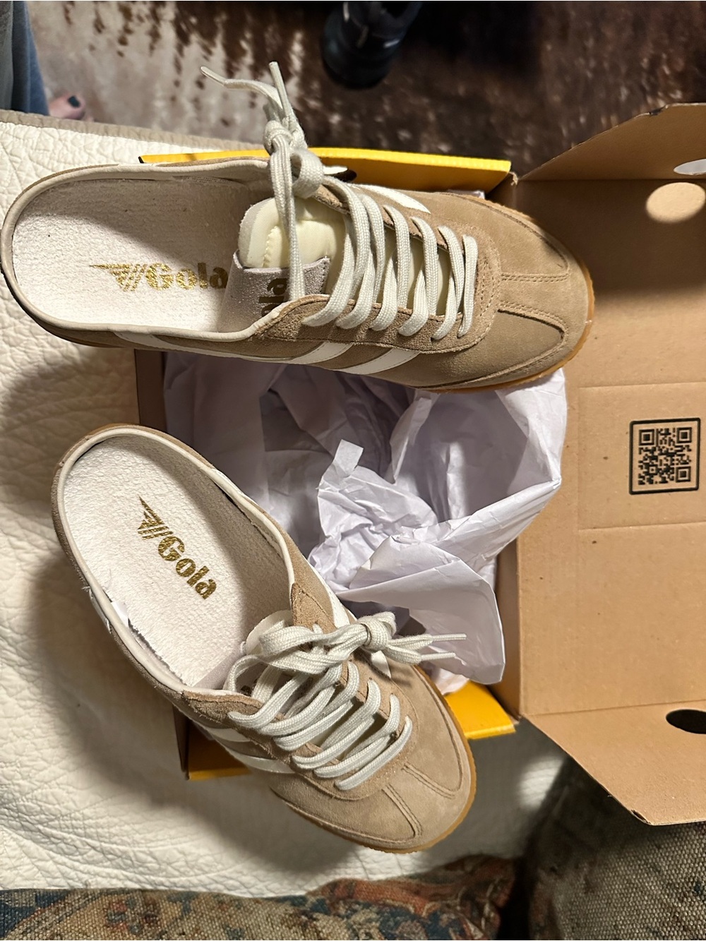 Gola Tan Suede Sneakers slides with White Stripes - Picture 6 of 8